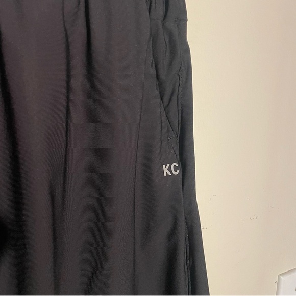 Kenneth Cole women’s Black Athletic Shorts nylon/spandex size medium - Picture 5 of 8